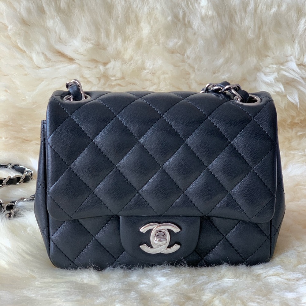 2020CHANEL Lambskin classic QuiltedMini SquareFlap